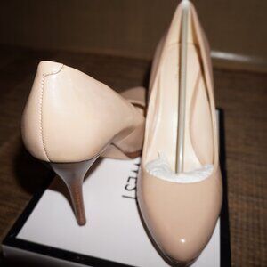 Brand New Tan/Cream Nine West Size 11 Heels.